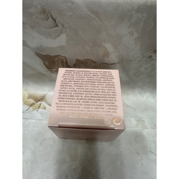 Charlotte Tilbury Magic Cream Instant Turnaround Moisturiser 15ml 0.5 Fl Oz - Picture 4 of 4